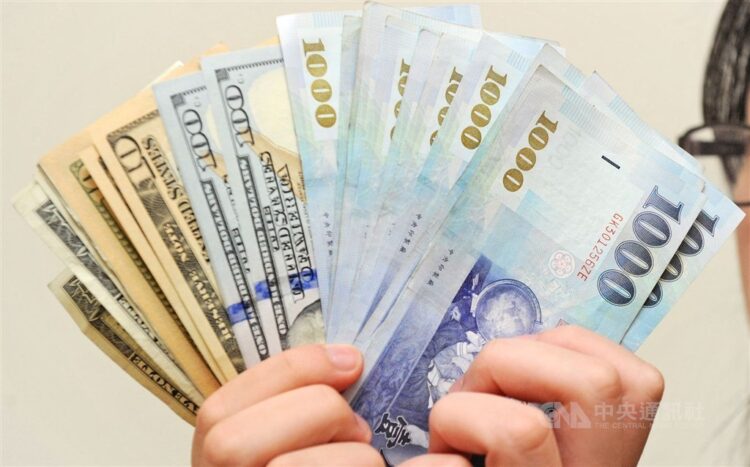 ارتفاع الدولار الأمريكي في تداولات تايبيه