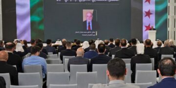 وفد إماراتي يشارك في المنتدى الاستثماري السوري الإماراتي الأول في دمشق لبحث مشاريع في العقارات والبنية التحتية والسياحة.