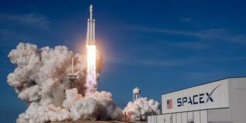 SpaceX تتقدم بطلب لطرح عام تاريخي مرتقب