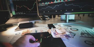 XRP يقود انتعاشة كبيرة في سوق العملات الرقمية