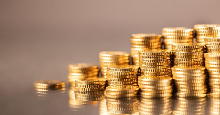 أسعار الذهب تقترب من أعلى مستوياتها والخبراء ينصحون بالاستثمار