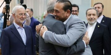 إيران وأمريكا تقتربان من اتفاق لإنهاء الحرب وإعادة فتح هرمز
