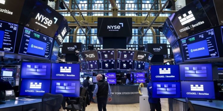 احتياج الاقتصاد الأميركي لـ 69 تريليون دولار من الاستثمارات الأجنبية احتياج الاقتصاد الأميركي لـ 69 تريليون دولار من الاستثمارات الأجنبية