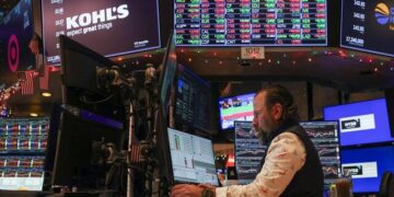 ارتفاع الأسهم الأمريكية وتراجع أسعار النفط وسط انتظار أرباح "إنفيديا"