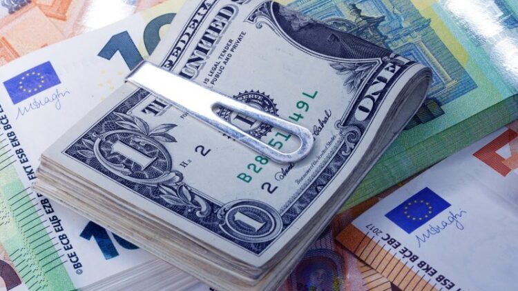 ارتفاع الدولار الأمريكي نتيجة تعديل سياسة الاحتياطي الفيدرالي ارتفاع الدولار الأمريكي نتيجة تعديل سياسة الاحتياطي الفيدرالي