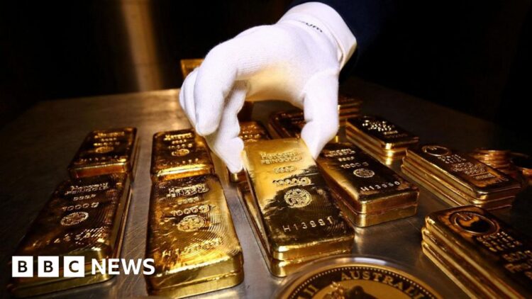 ارتفاع تاريخي لأسعار الذهب مع تزايد الإقبال عليه ارتفاع تاريخي لأسعار الذهب مع تزايد الإقبال عليه
