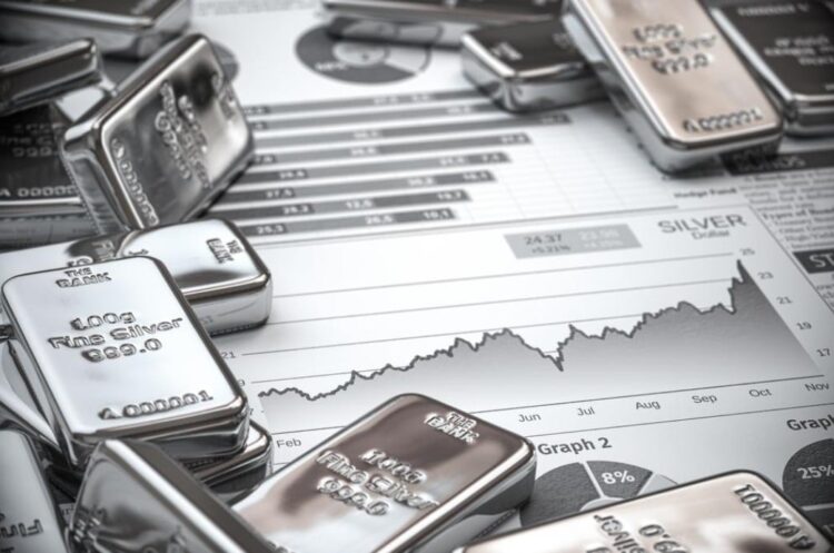 ارتفاع سعر الفضة إلى 64 دولارًا مع استمرار العجز في المعروض