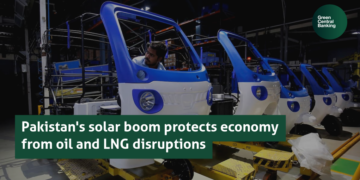 ازدهار الطاقة الشمسية في باكستان يحمي الاقتصاد من اضطرابات واردات LNG