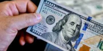 استقرار الدولار مع ارتفاع أسعار النفط وزيادة رهانات الفائدة