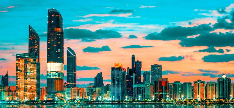 اقتصاد الإمارات: مؤشرات الاقتصاد والناتج المحلي 2024/2025 اقتصاد الإمارات: مؤشرات الاقتصاد والناتج المحلي 2024/2025