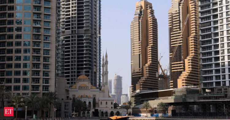 الإمارات تضع خطة اقتصادية لمواجهة تداعيات حرب إيران الإمارات تضع خطة اقتصادية لمواجهة تداعيات حرب إيران