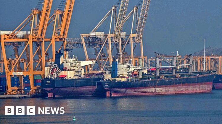 الإمارات تعلن انسحابها من منظمة أوبك النفطية الإمارات تعلن انسحابها من منظمة أوبك النفطية