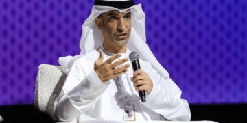 الإمارات تعلن عن مشاريع استثمارية لتعزيز البنية التحتية والقطاعات الاستراتيجية