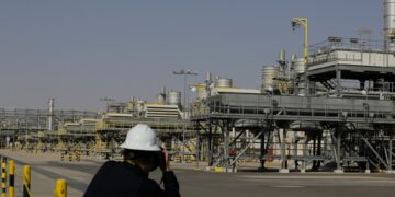 الإمارات تغادر أوبك وأوبك+: الأسباب والتداعيات