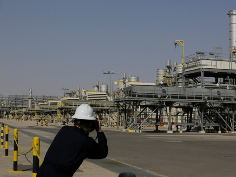 الإمارات تغادر أوبك وأوبك+: الأسباب والتداعيات الإمارات تغادر أوبك وأوبك+: الأسباب والتداعيات