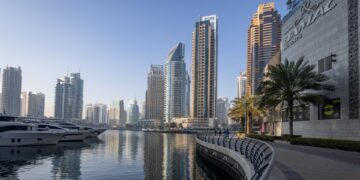الإمارات تفكر في تجميد أصول إيرانية وسط تصاعد النزاع بالشرق الأوسط