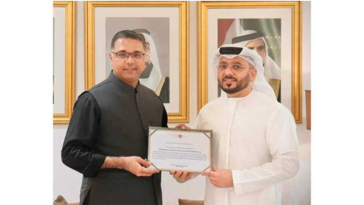الإمارات تكرم محمد عفان لتعزيز العلاقات الاقتصادية مع باكستان الإمارات تكرم محمد عفان لتعزيز العلاقات الاقتصادية مع باكستان