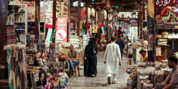الإمارات: غنية بالأصول لكن معرضة لنقص السيولة
