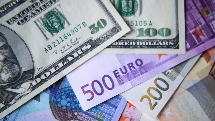 الاقتصاد الأمريكي يتباطأ، وأوروبا متوقعة أفضل أداء الاقتصاد الأمريكي يتباطأ، وأوروبا متوقعة أفضل أداء