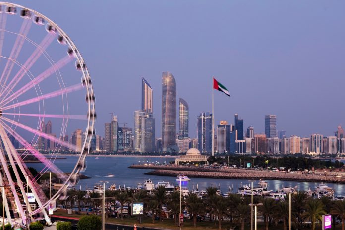 الاقتصاد الإماراتي يشهد نمواً قوياً وفق توقعات صندوق النقد الدولي الاقتصاد الإماراتي يشهد نمواً قوياً وفق توقعات صندوق النقد الدولي
