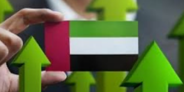 الاقتصاد الإماراتي يصل إلى 1.9 تريليون درهم بدعم من القطاعات غير النفطية.