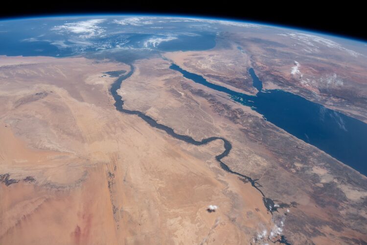 الاقتصاد المصري في ظل النزاعات الإقليمية الاقتصاد المصري في ظل النزاعات الإقليمية
