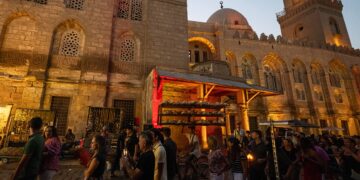 الاقتصاد المصري يتحسن مع استمرار السياسة النقدية الجديدة