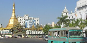 الاقتصاد والسياسة والبيئة في جنوب شرق آسيا
