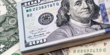 الدولار الأمريكي يتراجع مع التركيز على الذهب واليورو والجنيه