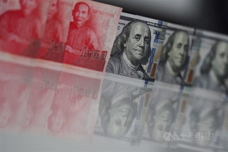 الدولار الأمريكي ينخفض في تداولات تايبيه الدولار الأمريكي ينخفض في تداولات تايبيه
