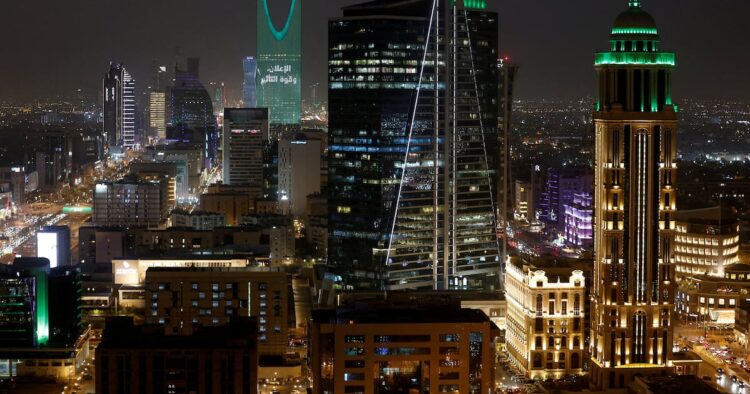 السعودية تجمد المدفوعات للاستشارات بسبب استمرار الحرب مع إيران السعودية تجمد المدفوعات للاستشارات بسبب استمرار الحرب مع إيران