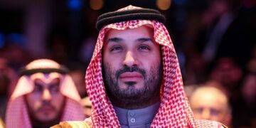 السعودية تطلب من العائلات الميسورة الاستثمار محلياً مع تعثر المشاريع الكبرى