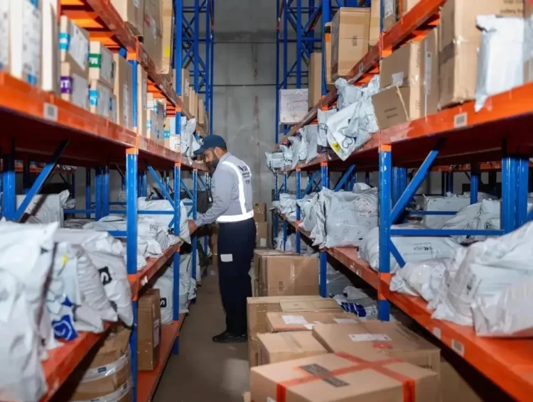 السعودية تفرض على شركات الشحن سماح المستهلكين بفحص الطرود قبل التسليم السعودية تفرض على شركات الشحن سماح المستهلكين بفحص الطرود قبل التسليم