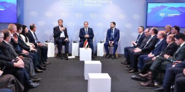 السيسي يدعو CEOs عالميين للاستثمار في مصر مع تحسن المؤشرات الاقتصادية