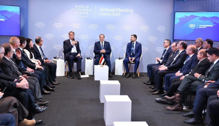 السيسي يدعو CEOs عالميين للاستثمار في مصر مع تحسن المؤشرات الاقتصادية السيسي يدعو CEOs عالميين للاستثمار في مصر مع تحسن المؤشرات الاقتصادية