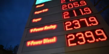 الصراع الإيراني يؤثر على أوروبا: تباطؤ اقتصادي وارتفاع الأسعار