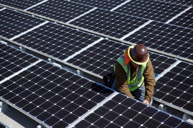 الطاقة الشمسية ستسيطر بحلول 2035 والفحم مستمر بفضل الذكاء الاصطناعي
