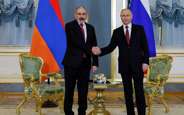 الكرملين ينبه أرمينيا بشأن تعديل أسعار الغاز الروسي الكرملين ينبه أرمينيا بشأن تعديل أسعار الغاز الروسي