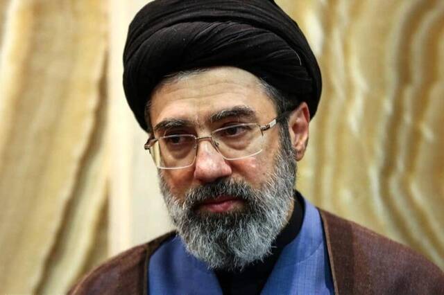 المرشد الأعلى الإيراني يؤكد على إبقاء اليورانيوم المخصب محليًا المرشد الأعلى الإيراني يؤكد على إبقاء اليورانيوم المخصب محليًا