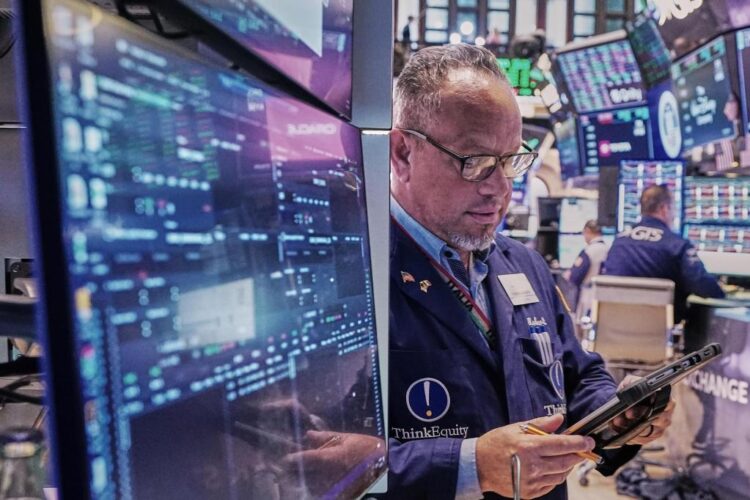 الولايات المتحدة: ارتفاع أسعار الفائدة على الرهن العقاري وسط مكاسب وول ستريت الولايات المتحدة: ارتفاع أسعار الفائدة على الرهن العقاري وسط مكاسب وول ستريت