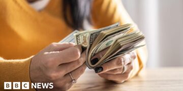 انخفاض الدولار الأمريكي لأدنى مستوى خلال أربع سنوات