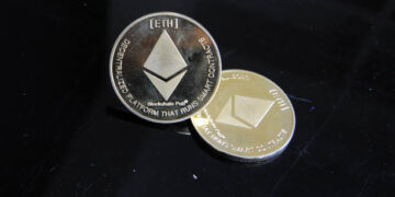 انكسار مثلث إيثريوم يضغط على توقعات تعافيه