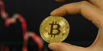 بيتكوين تنخفض تحت 73 ألف دولار مع زيادة التوترات