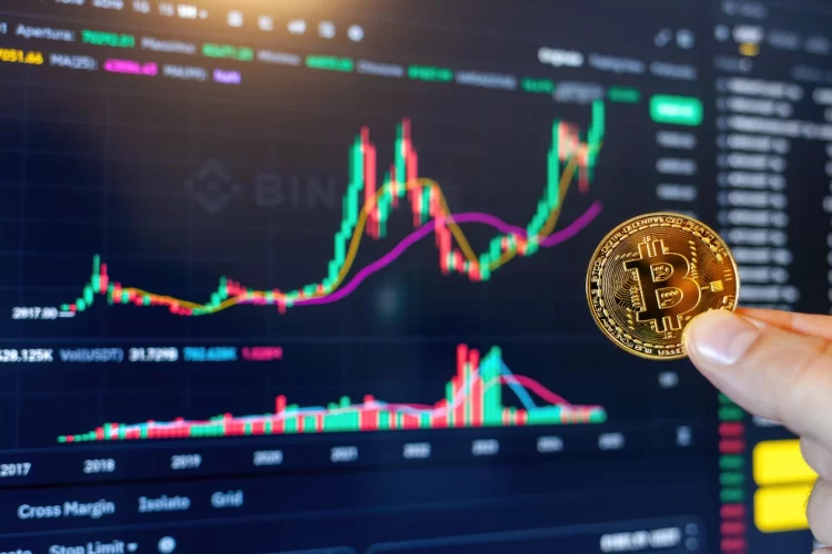 تاجر العملات الرقمية يحقق 900,000 دولار من 120 دولاراً فقط