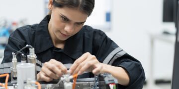 تباطؤ النمو الاقتصادي في أوروبا وآسيا الوسطى مع تزايد المخاطر