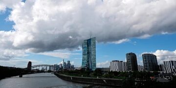 تحذير من الركود؟ نشاط منطقة اليورو عند أدنى مستوى منذ أكثر من عامين ونصف بسبب حرب إيران