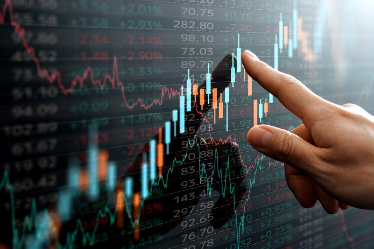 تحليل فني: تراجع FTSE 100 وEUR/USD مع ارتفاع WTI فوق 100$