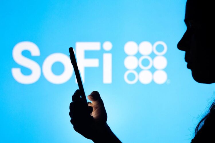 تداول سهم SoFi بالقرب من 16 دولارًا مع اقتراب الأرباح