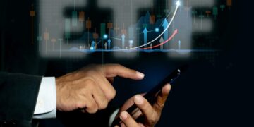 تدفقات ETF لـ Ripple (XRP) تقترب من 1.4 مليار دولار وتأثيرها على السعر
