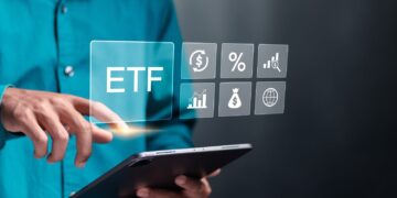 تدفقات قوية لصناديق XRP وسولانا مقابل تراجع إيثيريوم
